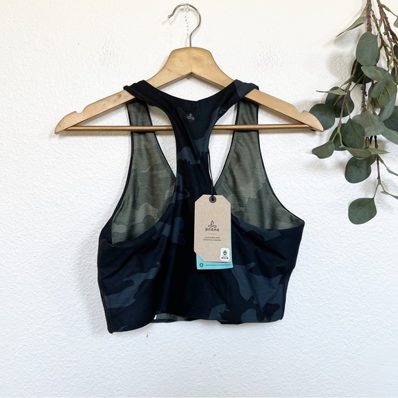 Prana- NWT Momento Reversible Crop Top in Black Camo M - Picture 3 of 3